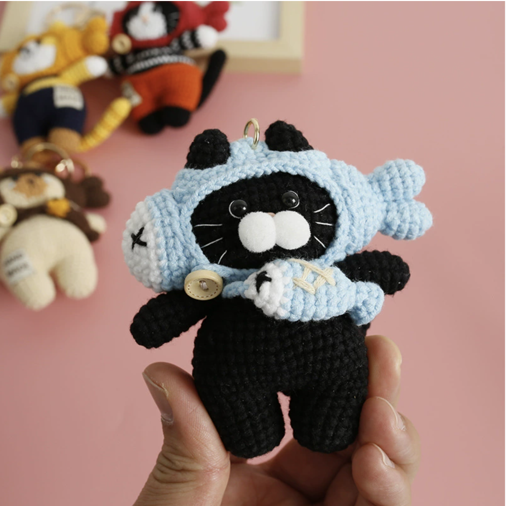 Handcrafted Fish-Head Kitty Crochet Keychain – Artistic Yarn Animal Bag Accessory